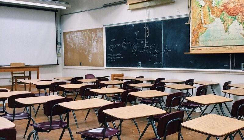 empty classroom, desks in a classroom