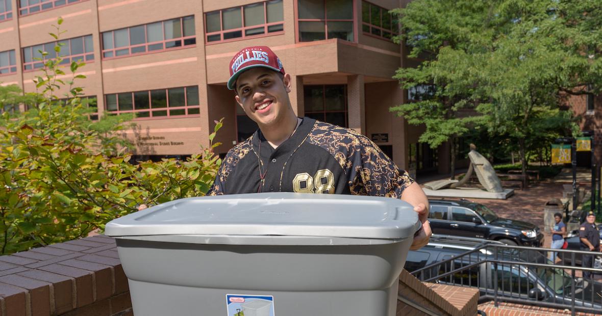 Student with crate on Move-In Day