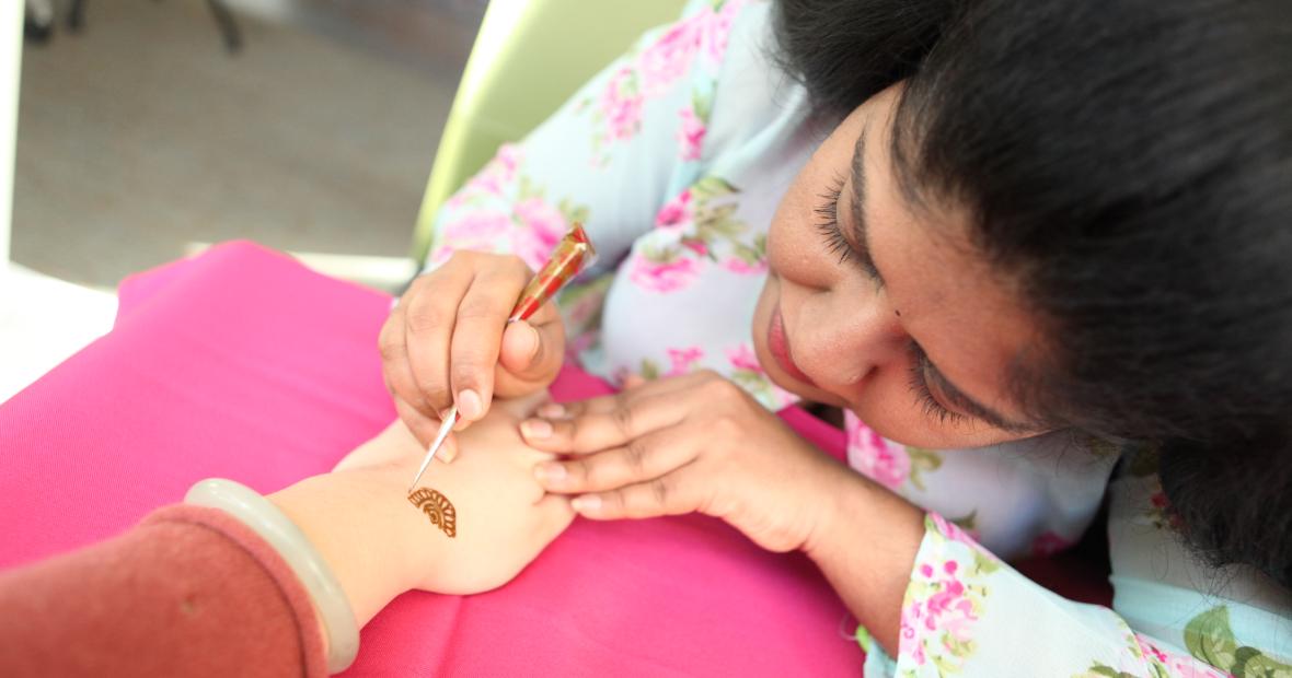 IEW.2021.Henna.Photo.1