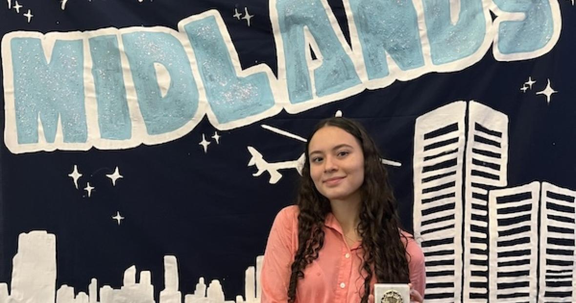 Isabella Pietroski Gets Award