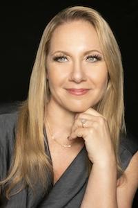 Leslie Feinholtz headshot