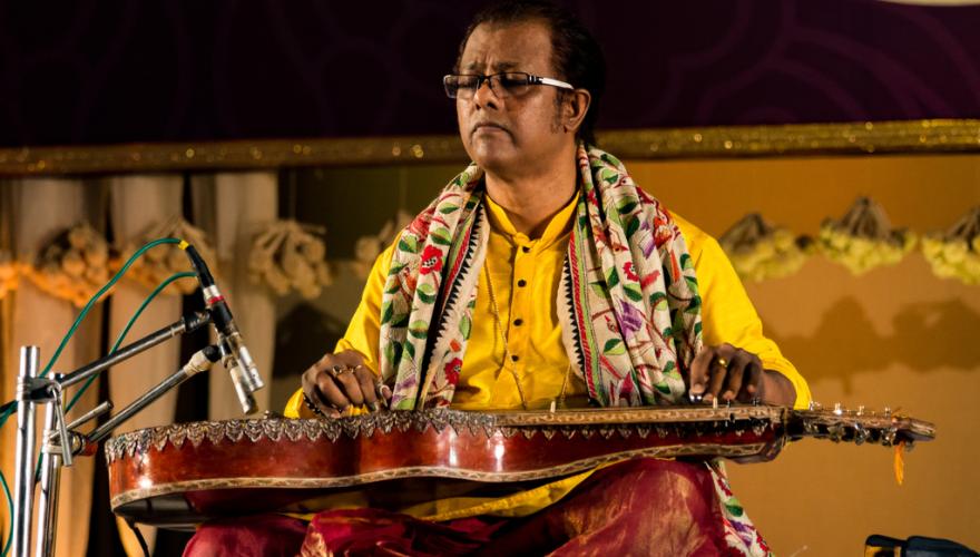 Debashish Bhattacharya ans his slide guitar