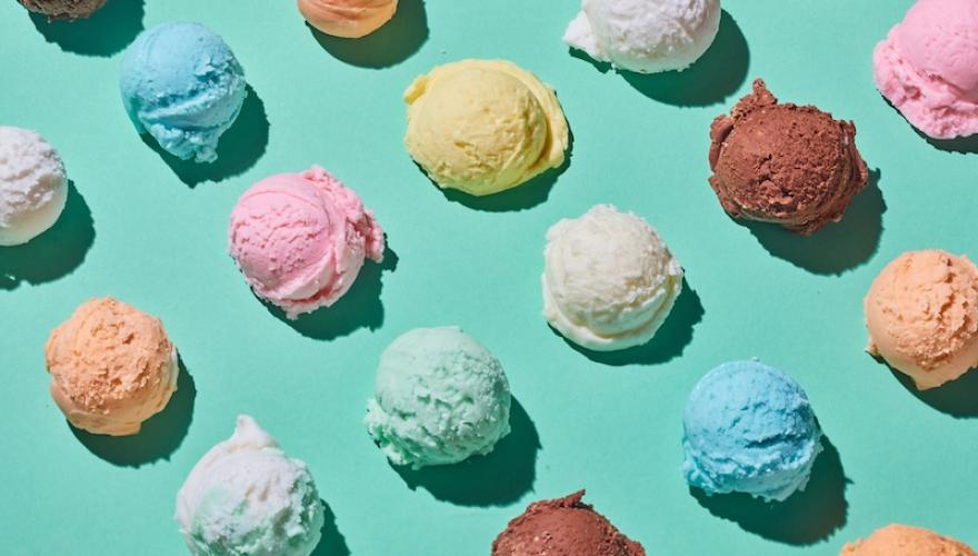ICE CREAM SCOOPS OF MANY COLORS