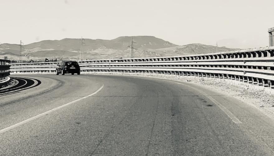 ROADWAY PHOTOGRAPH BY EDVIGE GIUNTA