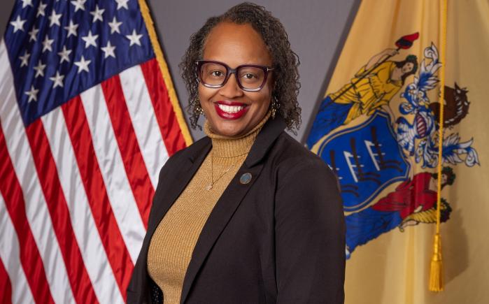 2025 Angela McKnight headshot